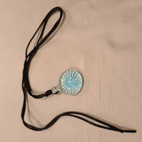 Ice blue burst glass puffy adjustable necklace - Picture 3 of 6